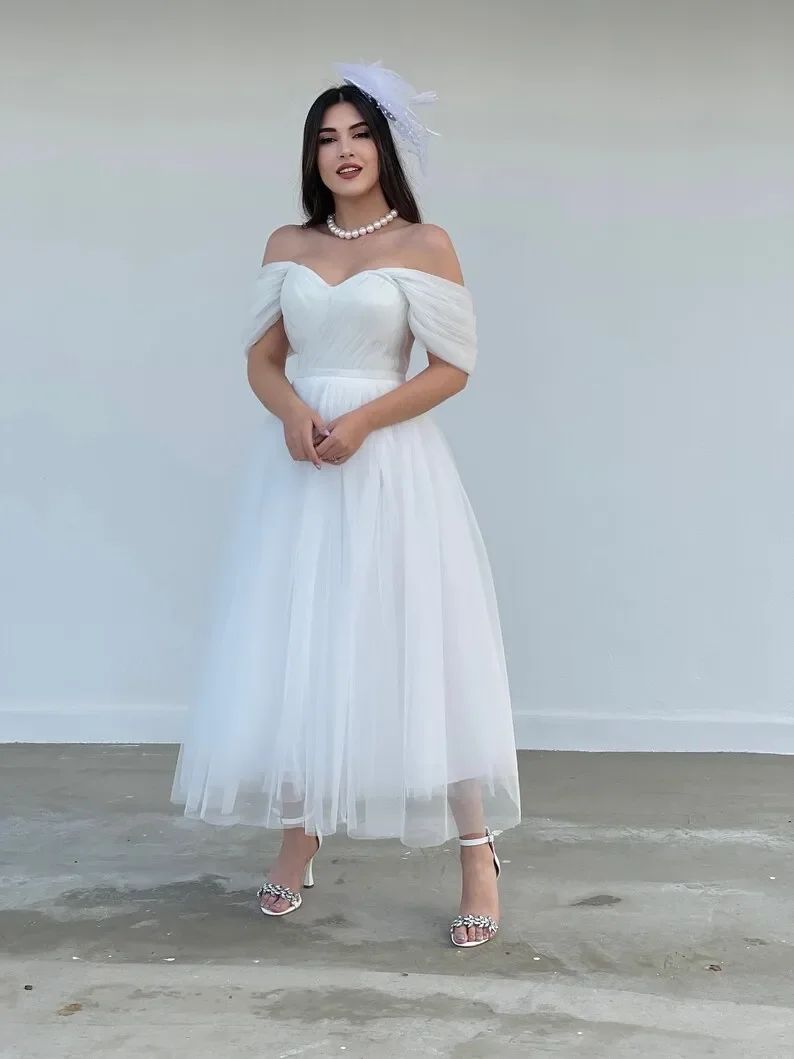 Белые короткие платья для встречи выпускников по индивидуальному заказу