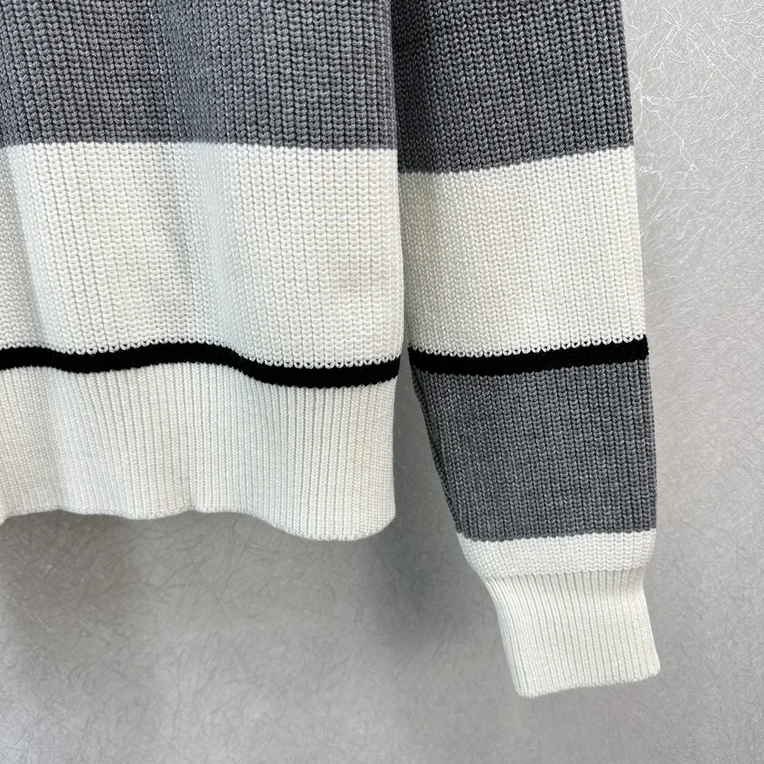 Рисунок 2 - Серо-белый полосатый пуловер