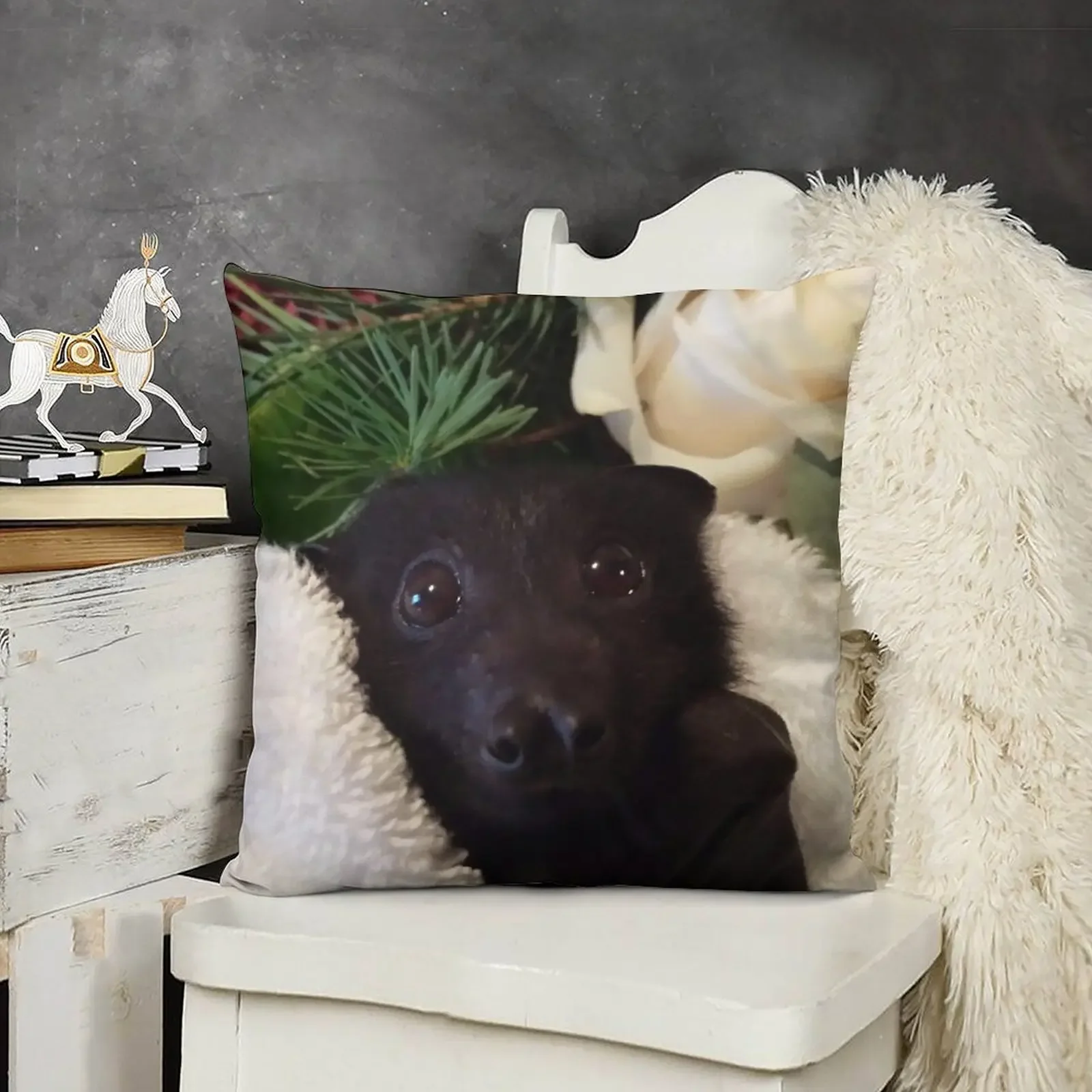 Летучая мышь Baby Larry Black Flying Fox. Декоративные рождественские чехлы для подушек