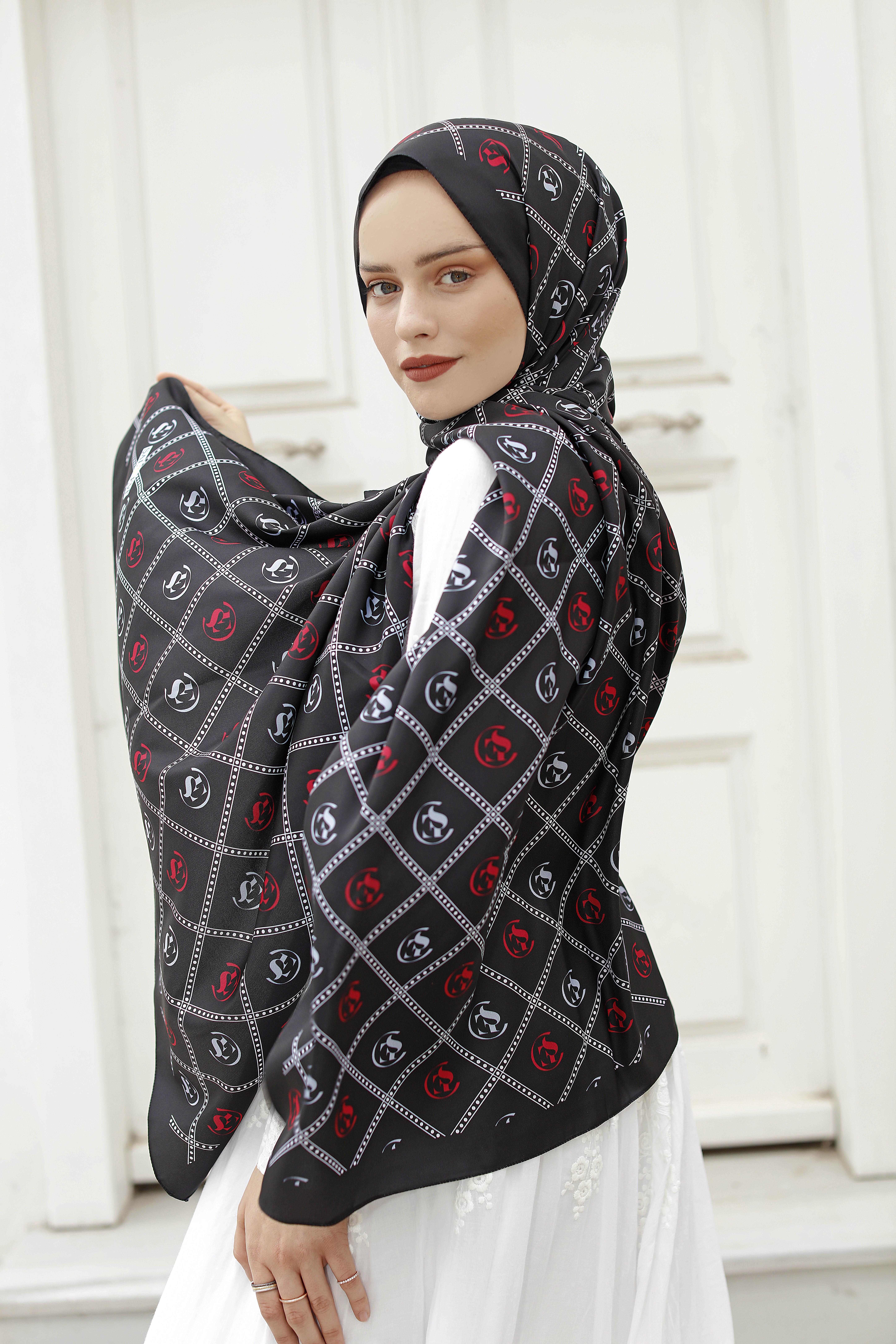 

WOMEN HIJAB TWİLL SHAWL SCARF SCARVES WOMEN 'S ACCESSORIES COLORFUL LOGO