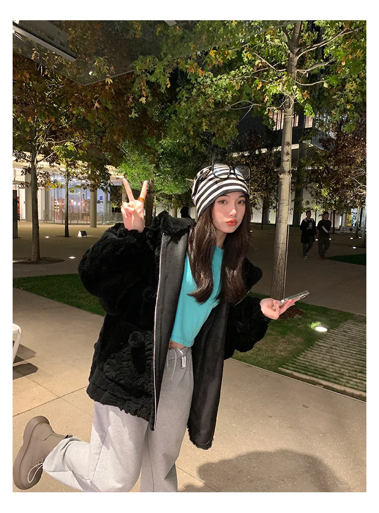 2022 100% lamb wool coat winter thicken women's lovely coat snowball hooded outwear sheep wool  coat