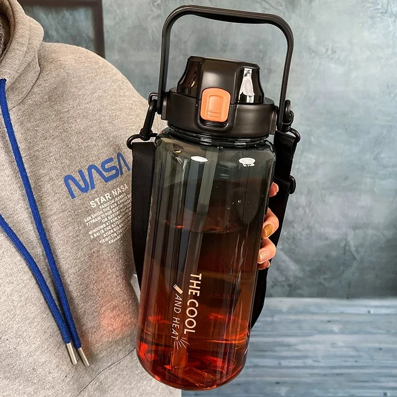 

CREAWIND 2000 мл пластиковая спортивная бутылка с соломинкой