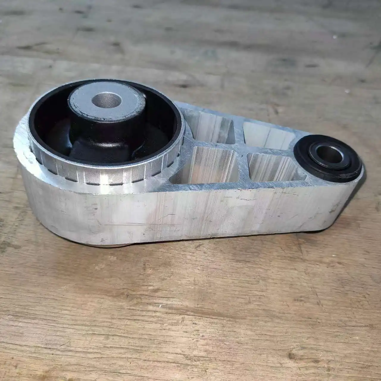 Фото Задняя опора двигателя SAIC MAXUS V80 C00002354 №5