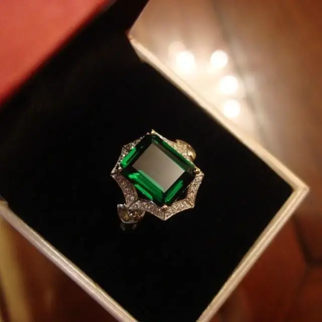 

S925 Sterling Silver Inlaid Faceted Square Retro Antique Emerald Ring Female Crystal Atmosphere Fashion Ring
