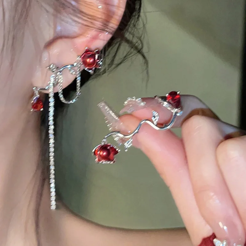 

Luxury Exquisite Retro Sweet Romantic Rose Tassel Earrings for Women Elegant Exquisite Earrings Wedding Jewelry Birthday Gifts