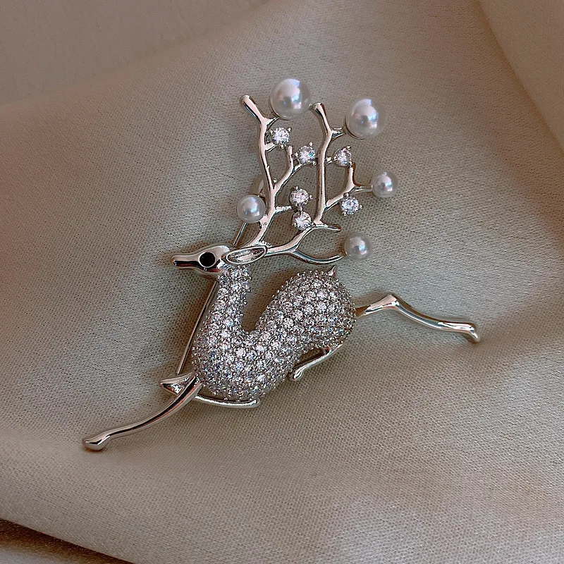 

Fashion New Elk Pearl Crystal Brooches Women Corsage Clothes Corner Shawl Moose Buckle Female Hat Accessories Pin Girl Jewelry
