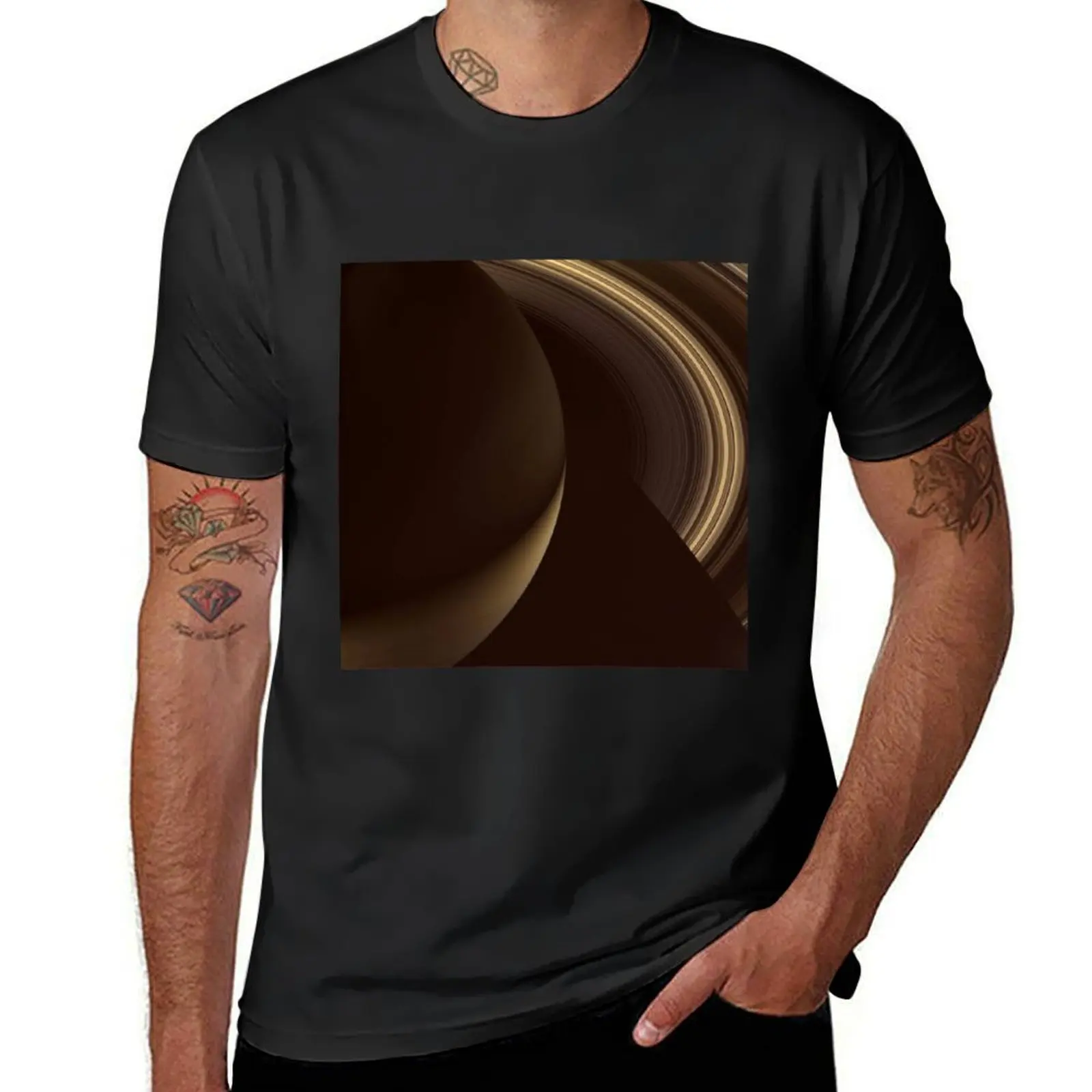 Футболка мужская с изображением космических кораблей ночного Сатурна золотыми