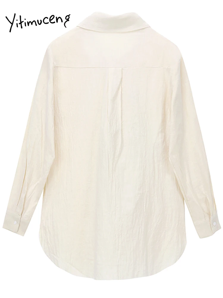 Женская блузка с длинным рукавом белая составного кроя трехмерным украшением в