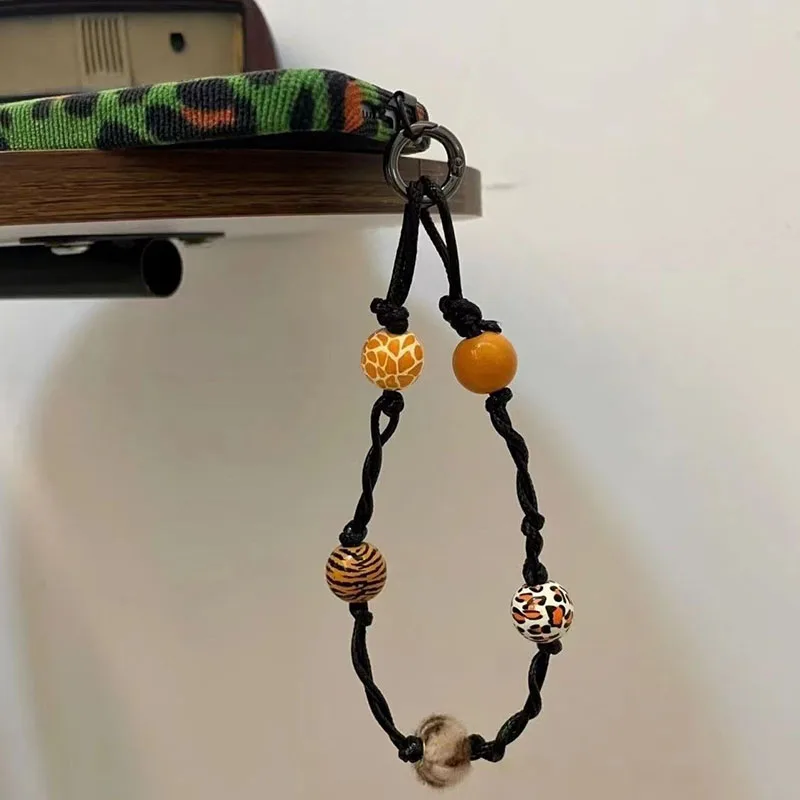 Цепочка для мобильного телефона разноцветные бусины из бисера черная кожаная