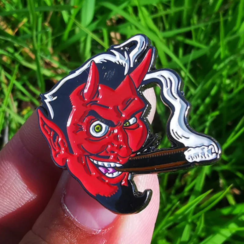 Эмалированная брошь в виде сигары красный ад дьявол курение значок вампира