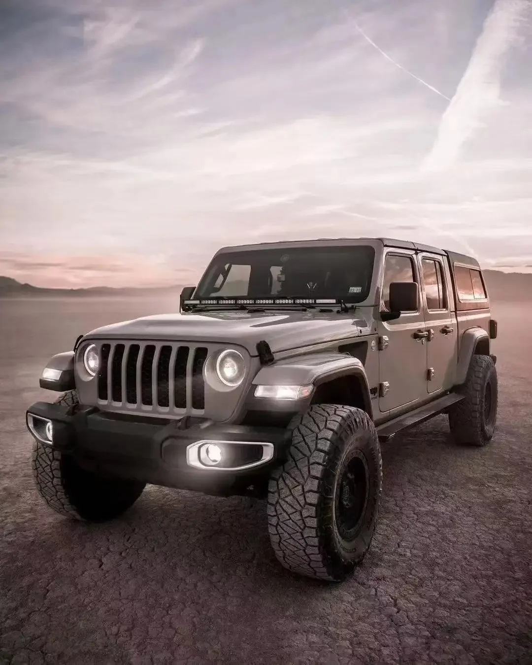 Пластиковый бампер для Jeep Wrangler JL 18 +