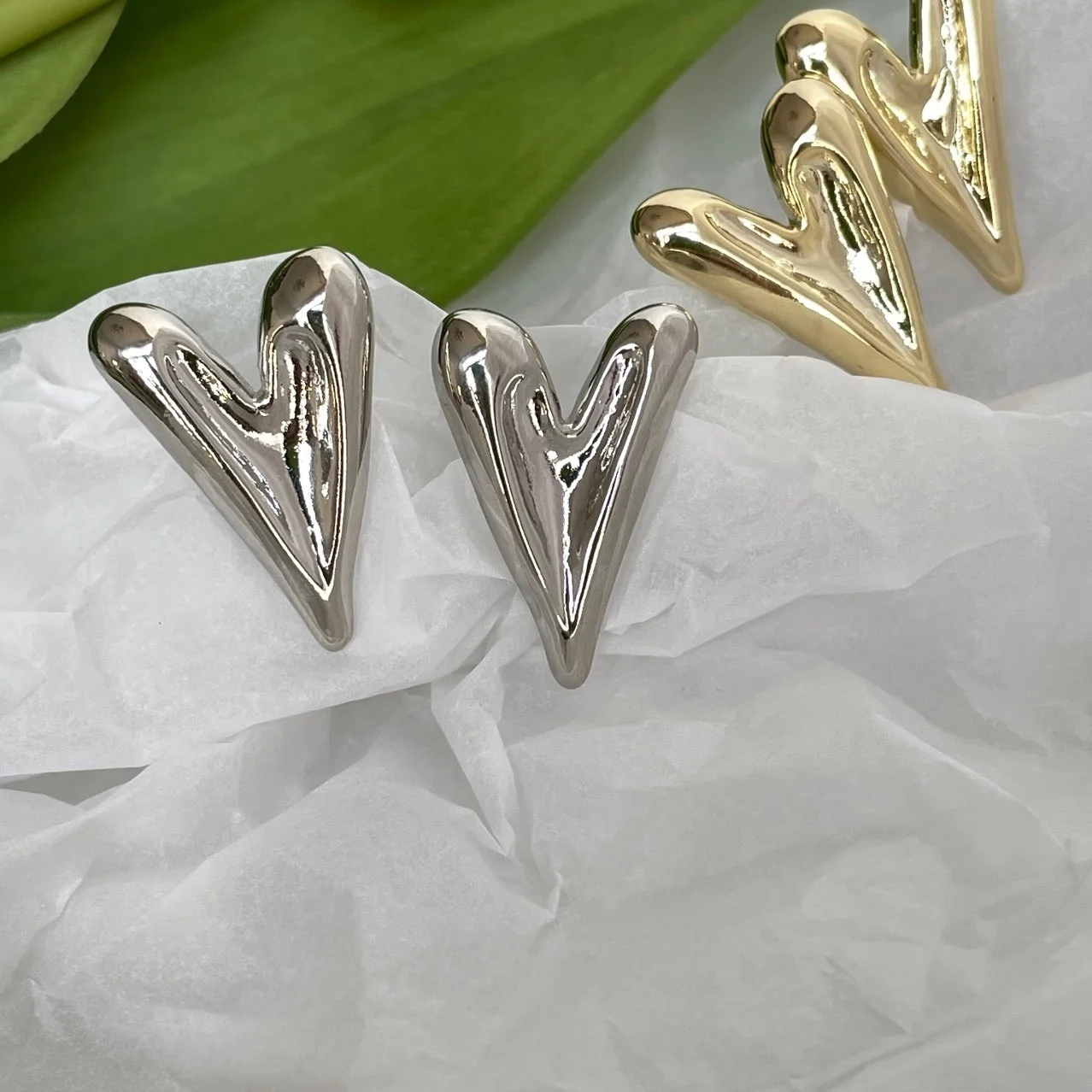 

192 Autumn/Winter New O Beauty Pleated Love Temperament Minimalist Fashion Brand Ins Style Earrings for Women Z1/2