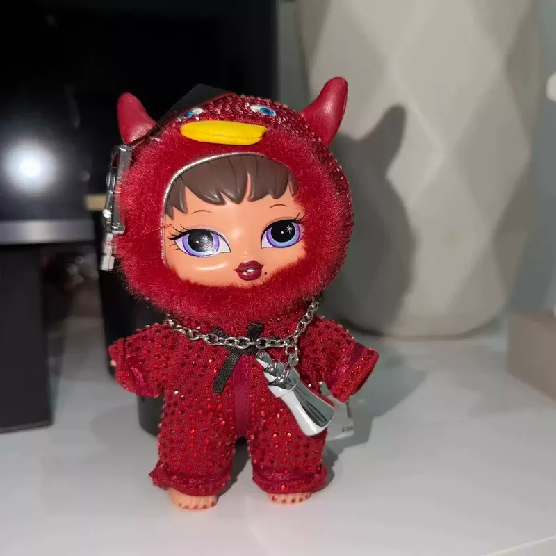 Фото Оригинальная серия Bratz Bratziez Bling: мини-фигурка в закрытой упаковке, настольное украшение, коллекционная игрушка, подарок, новинка, набор аниме-аксессуаров. №3