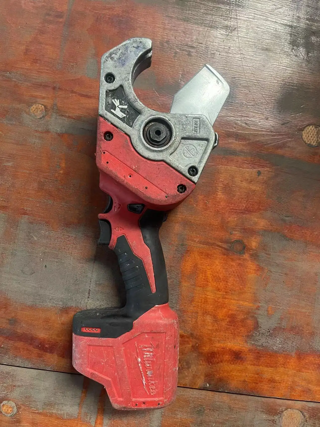 

MILWAUKEE M12 PLASTIC PIPE SHEAR 2470-20,USED,SECOND HAND ,TOOL ONLY