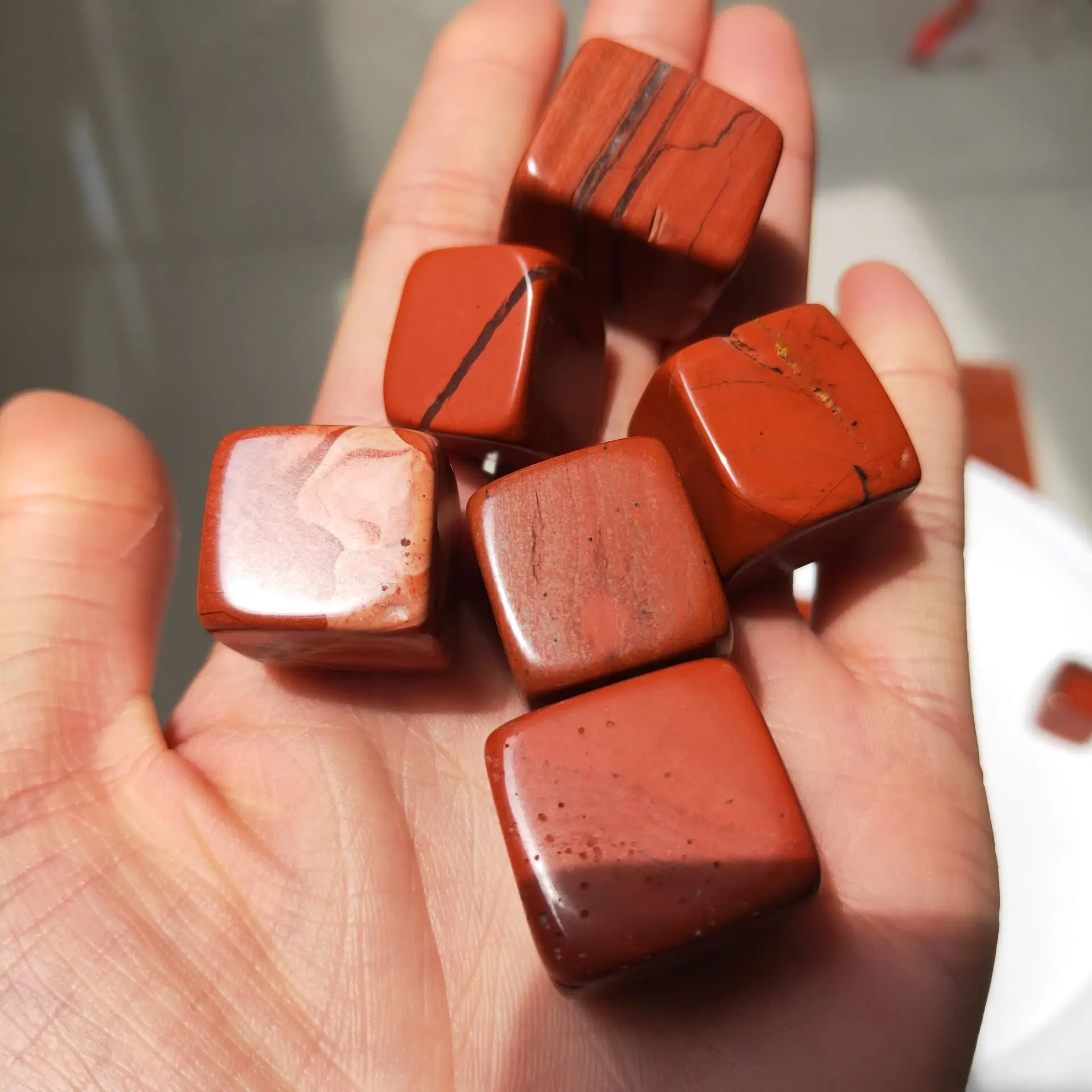 Натуральная красная яшма квадратные садовые украшения кристаллы чакр