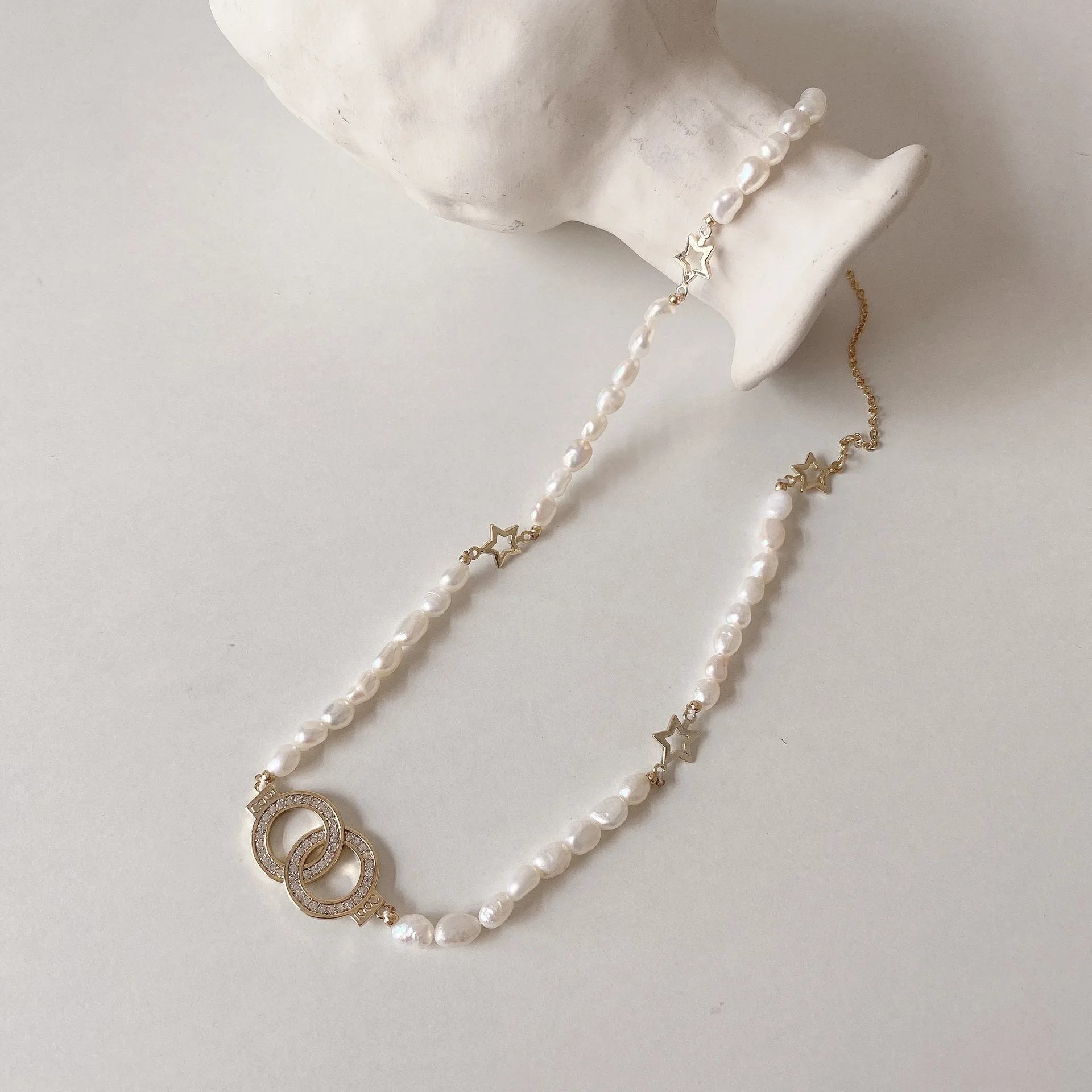 

Temperamental Cold Style Freshwater Pearl Necklace High-Grade Stitching Choker Chain Fashion Personality Handcuffs