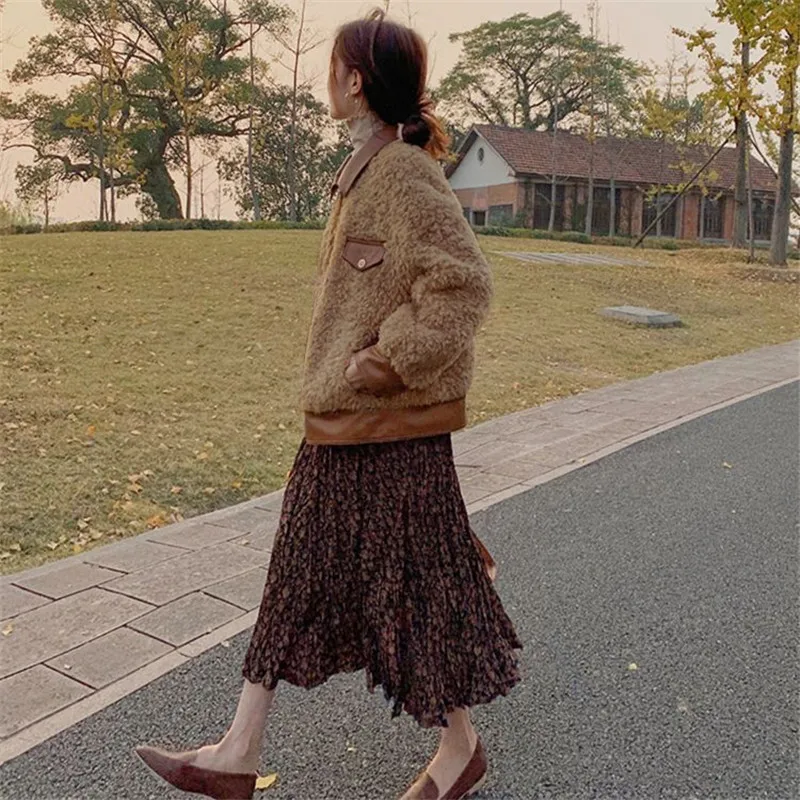 2022 Winter Women Short Style Warm Sheepskin Coat New Patchwork Faux Fur Thermal Parkas Tops Female Loose Leather Stitching Tops