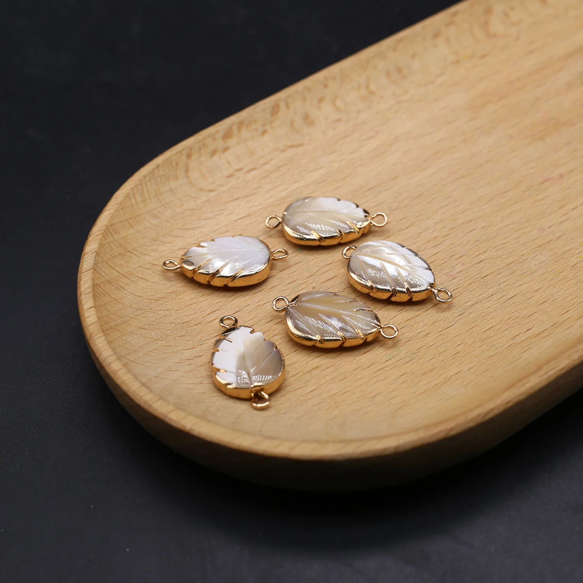 

Natural Freshwater Shell Leaf Shape Jewelry Connector Pendant DIY Necklace Bracelet Earrings Jewelry Making Accessories Gift
