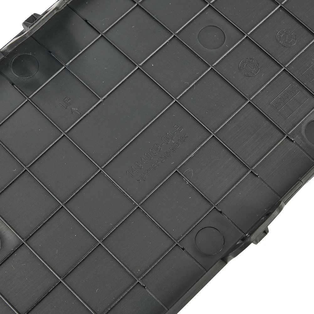 

1PC Rear Bumper Tow Hitch Cover Cap For Tesla Model Y 2020-2021 Black Plastic 38.2x9.4cm Exterior Bumpers Cover Accessories