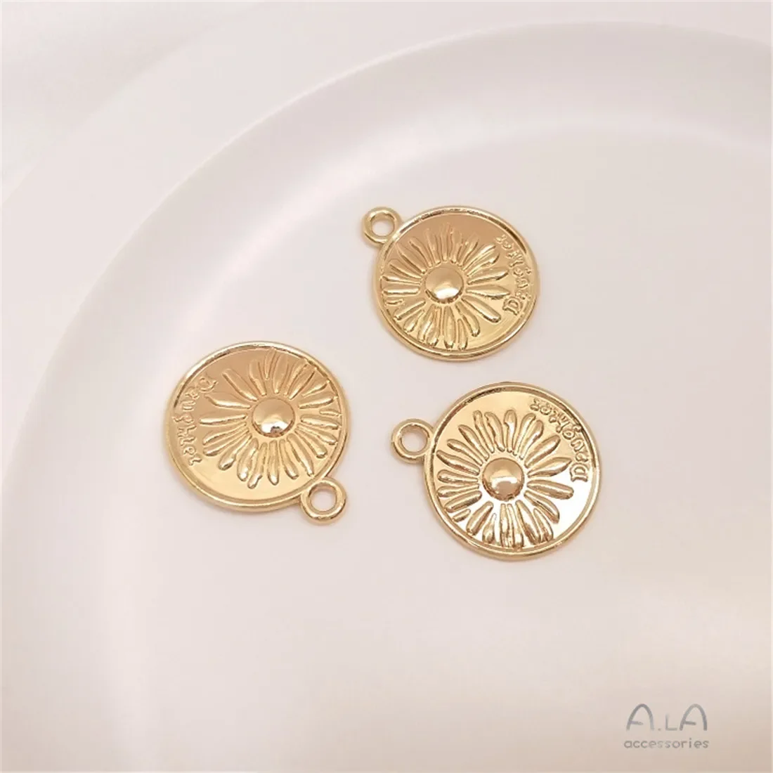 14 К позолоченный маленький круглый кулон с цветком ромашки 20 мм ручной работы