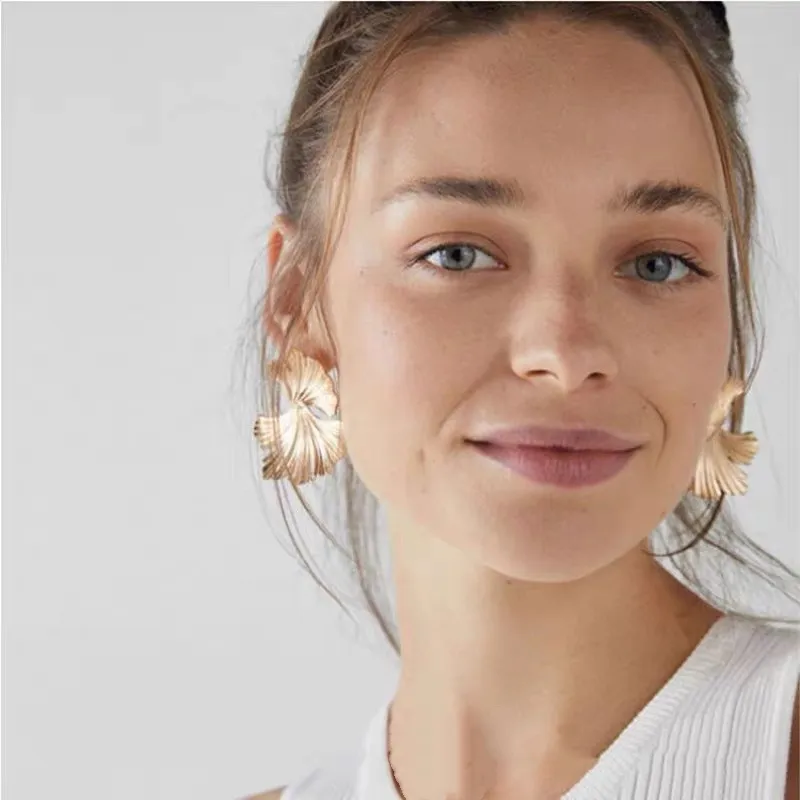 

Fashion Jewelry Exaggerated Alloy Earring Metal Texture Simulation Ginkgo Leaf Stud Earrings for Women Party Earings Wholesale
