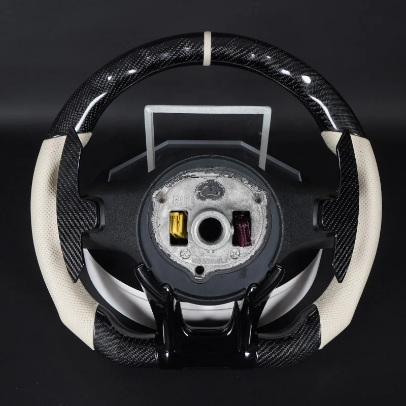 Новое модифицированное рулевое колесо AMG из углеродного волокна AECSG класса