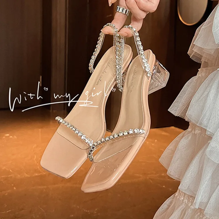 

Женские босоножки на среднем каблуке, элегантные модные сандалии абрикосового цвета, со стразами и ремешками, прозрачные, серебристые, на лето