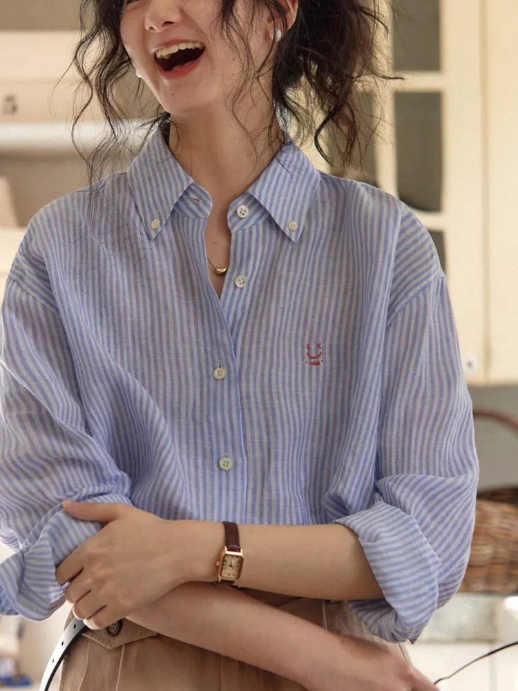 Льняная полосатая рубашка в ленивом стиле с вышивкой смайлика и длинными