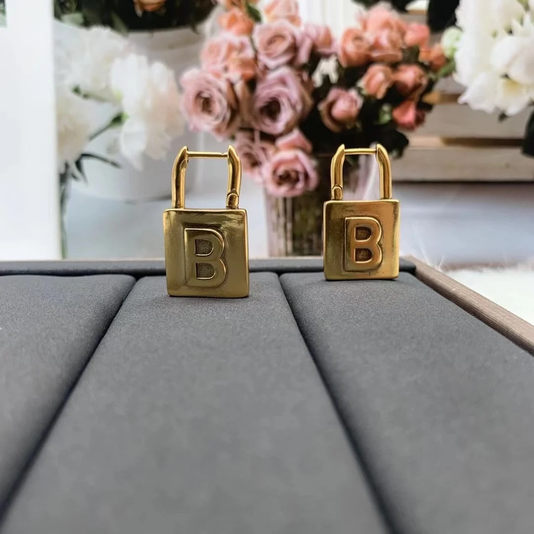 

Популярные маленькие серьги-подвески в европейском и американском стиле