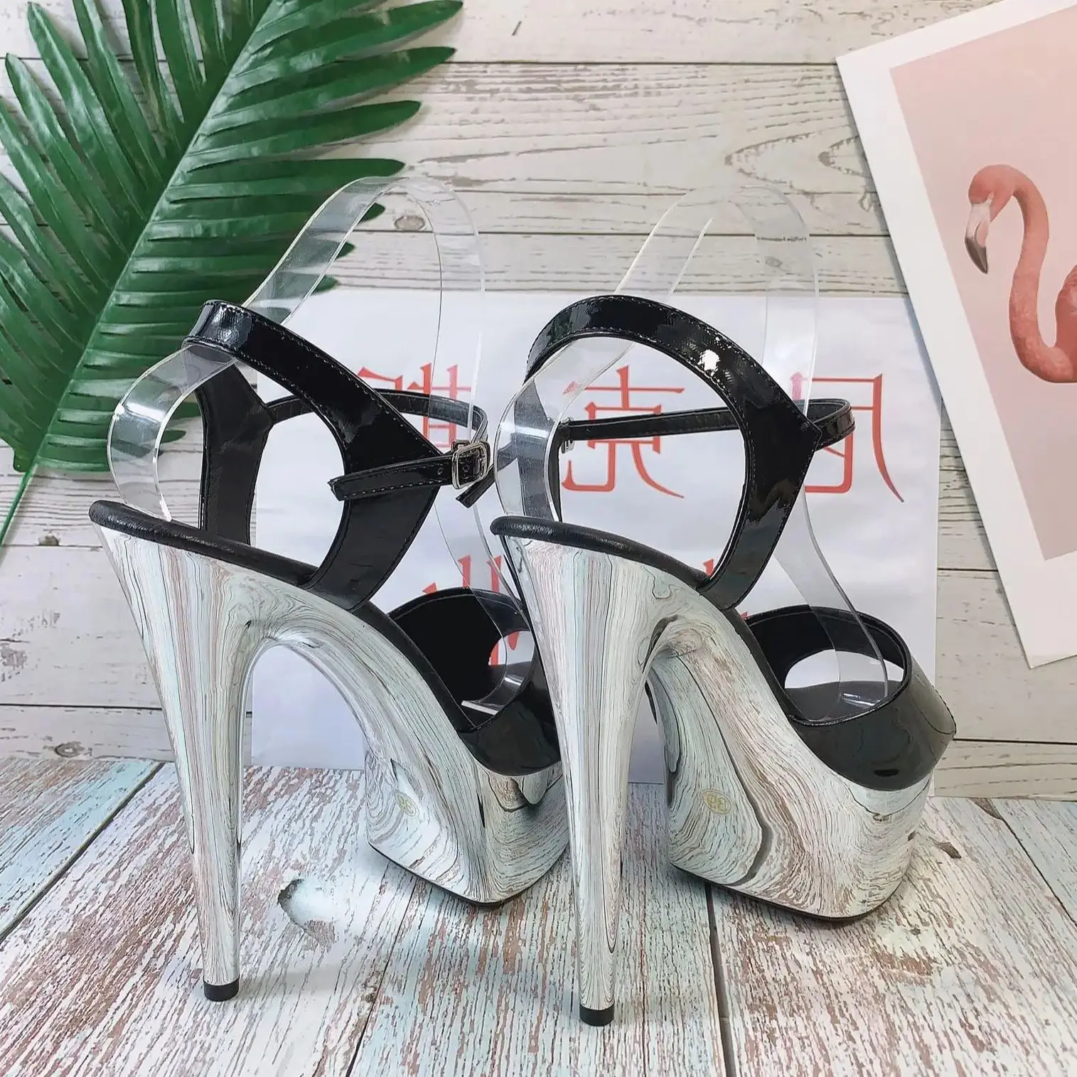 Фото Neo Gothic Heels 15 см — черные лакированные босоножки с прозрачным каблуком с цветочным принтом и широким ремешком на щиколотке, вечерние туфли №5