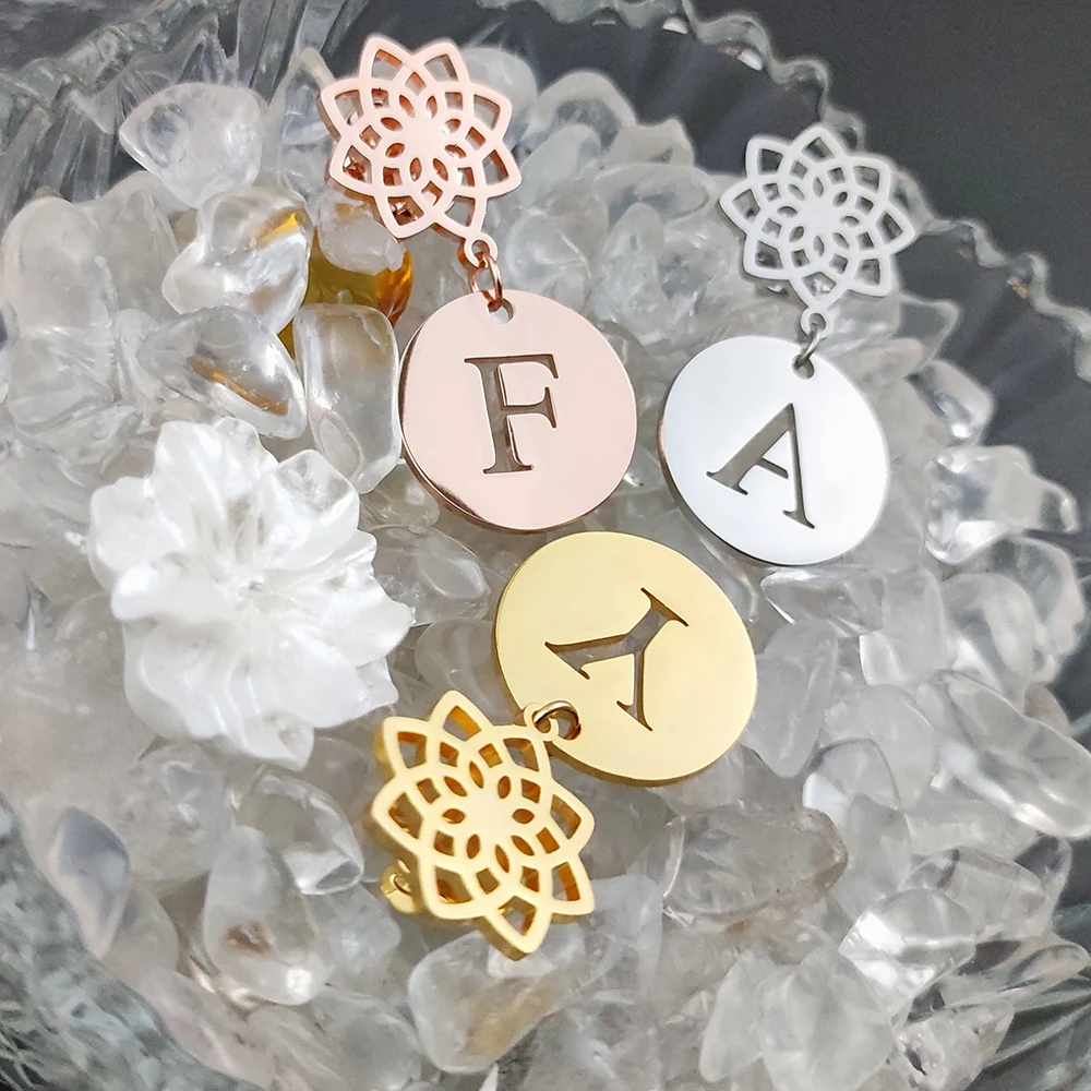 

Artistic Initials A-Z Pendant Brooch Women's Men Butterfly Buckle Stainless Steel Flower Broochs Fashion Charm Holiday Present