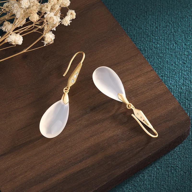 

Женские серьги-подвески из серебра 925 пробы с белым нефритом