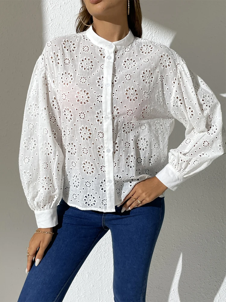 Блузка женская демисезонная с длинным рукавом и V-образным вырезом |