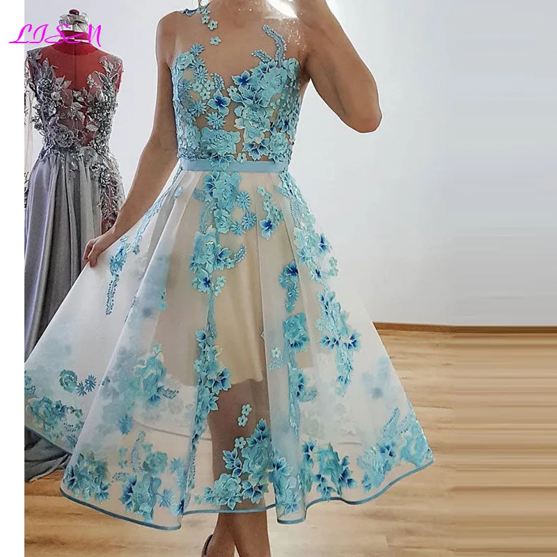 

Illusion Scoop Green Tulle Lace Short Prom Dress A-Line Sleeveless Appliques Homecoming Dress Tea-Length Evening Gowns