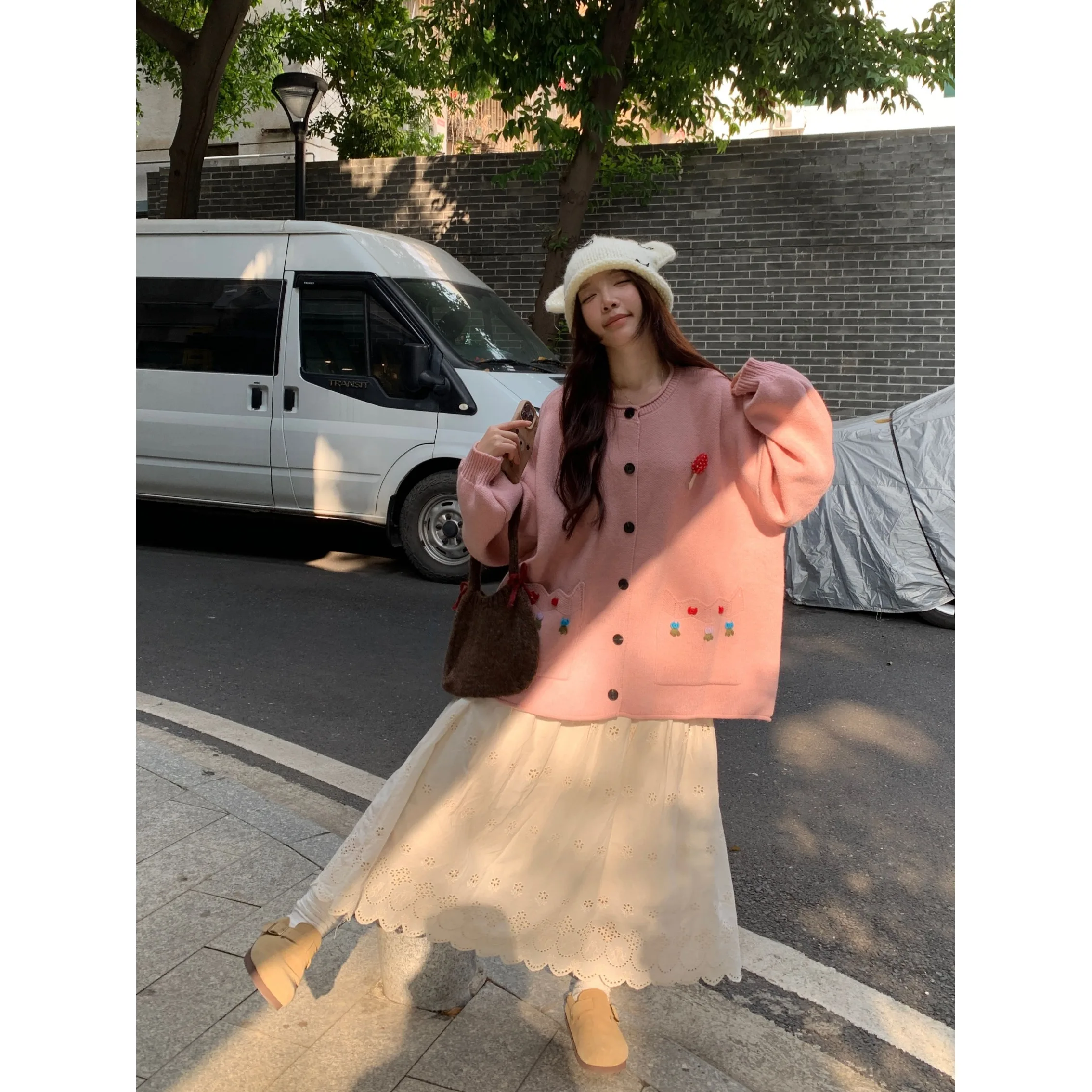 Корейская серия трехмерный свитер с маленьким грибным карманом и вышитыми