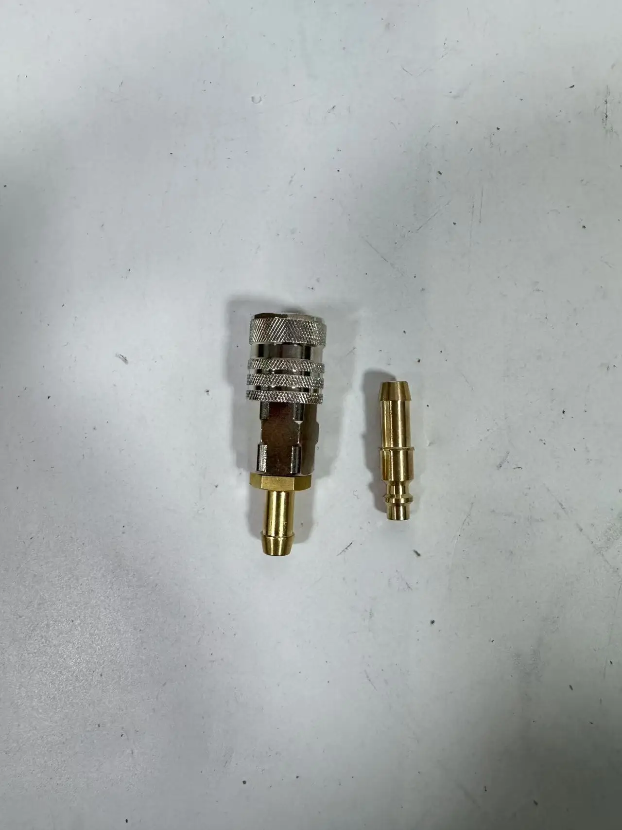 

Подходит для грузовиков Volvo VOE JD007. 9996049 Быстрый адаптер радиатора