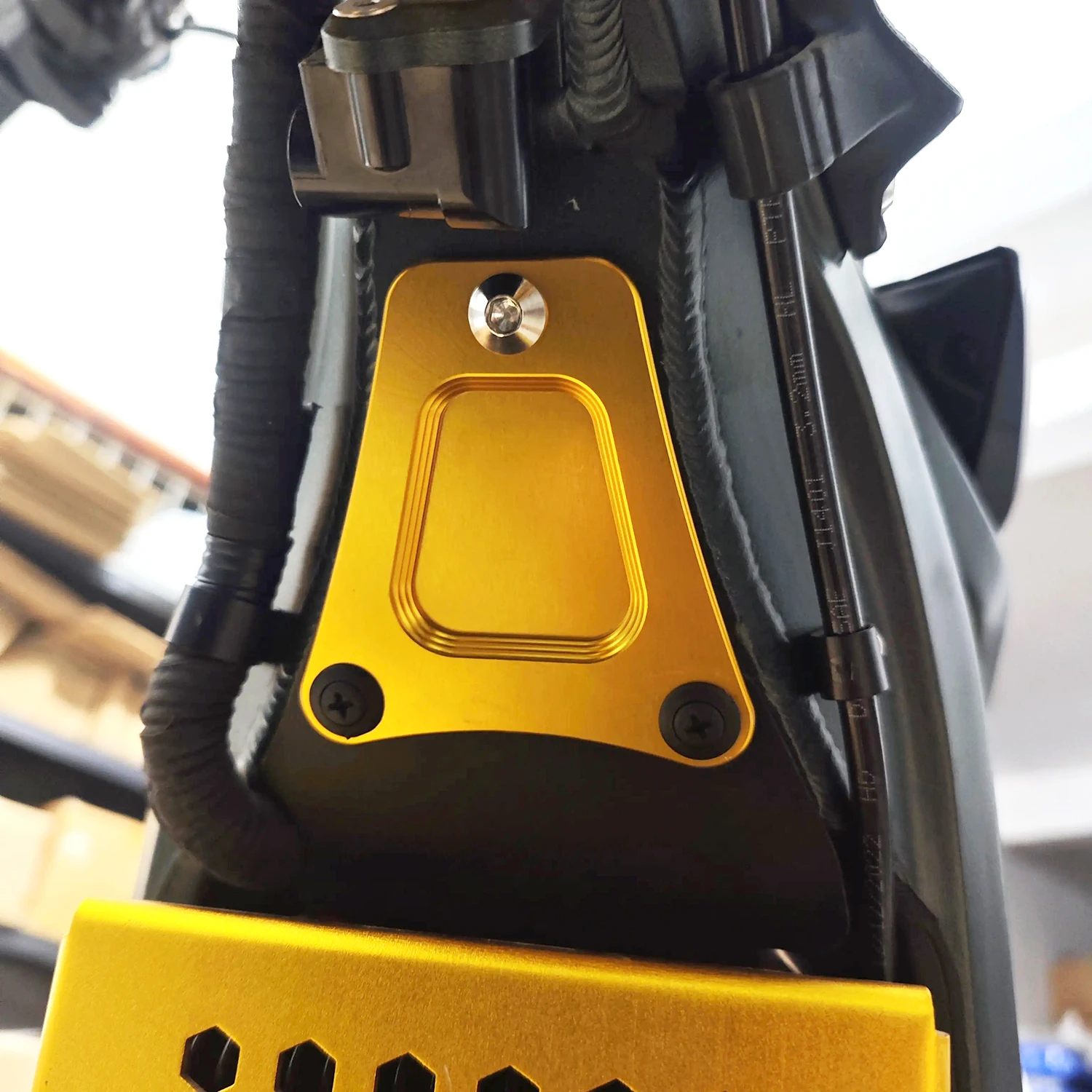 Фото Удаление звукового сигнала для Sur-ron Ultra Bee Ebike, крышка звукового сигнала, отдельная крышка с ЧПУ, легкий, анодированный корпус, звуковая пластина №2