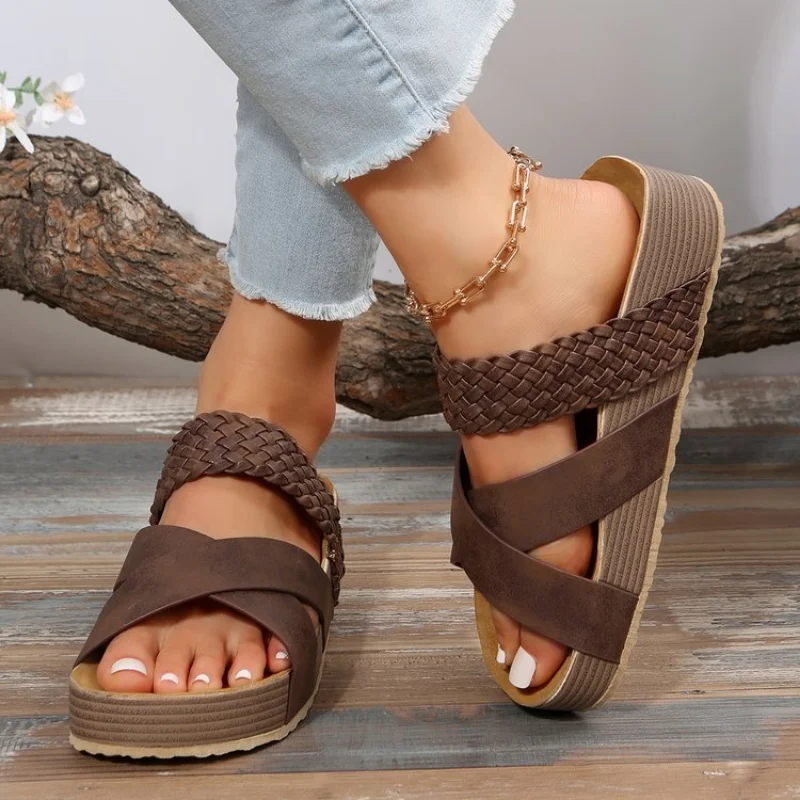 2023 New European and American Flat Bottom Thick Bottom Cross Sandals for Women Fashion Large Casual Sandals for Women