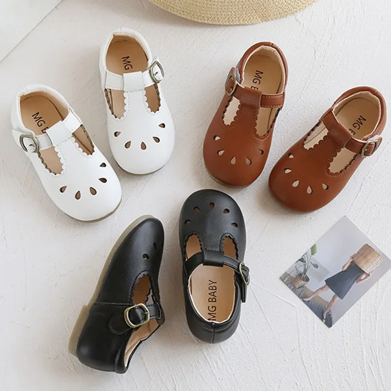 

Summer Children's Hollow out Retro Soft Sole Bean Shoes Girls' Solid Light Mouth Comfortable Flat Bottom Casual Leather Shoes