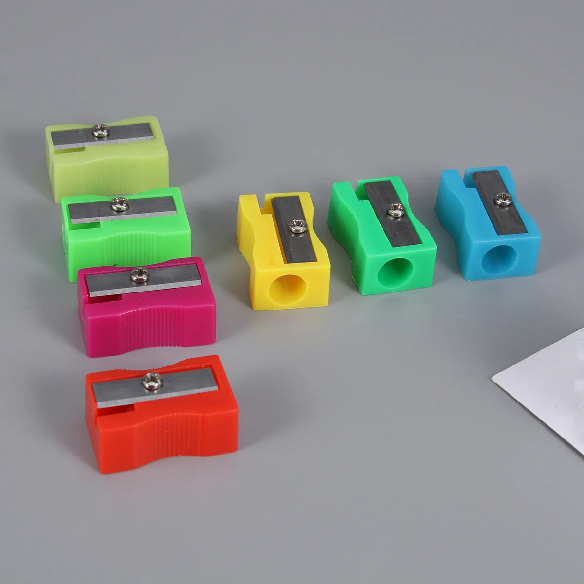 

72pcs Handheld Plastic Sharpener Mini Manual Colorful Sharpener(Random Color)