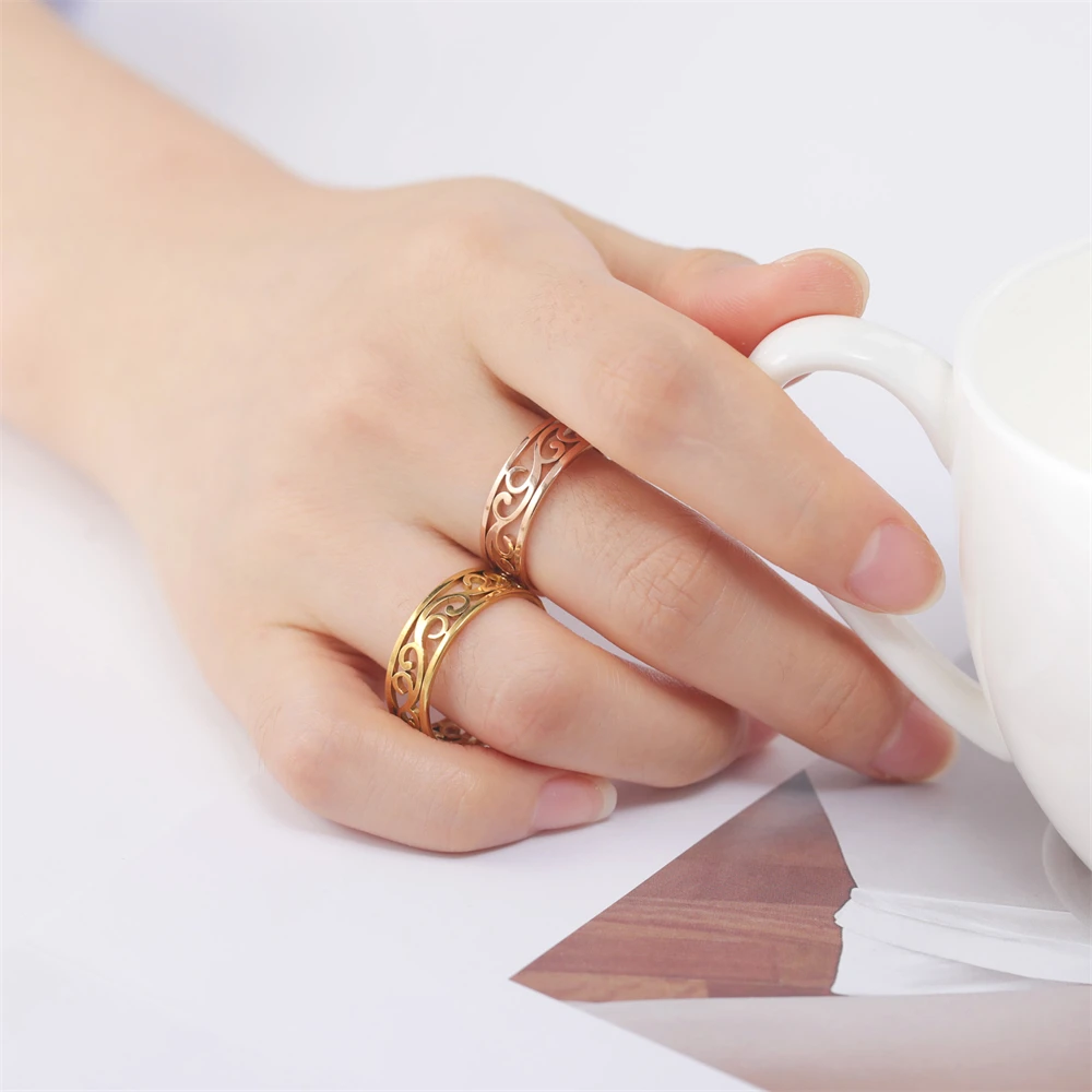 Cazador Elegant Gold Color Retro Filigree Ring For Women Stainless Steel Cutout Finger Couple Rings Wedding Jewelry Gift Friends |