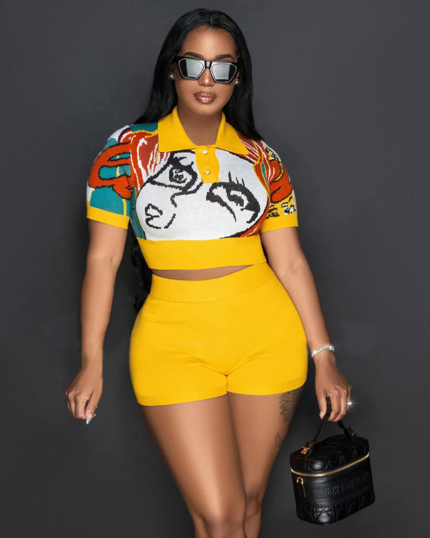 

Женский трикотажный костюм в рубчик, футболка с коротким рукавом и отложным воротником и шорты, комплект из двух предметов, спортивный кост...