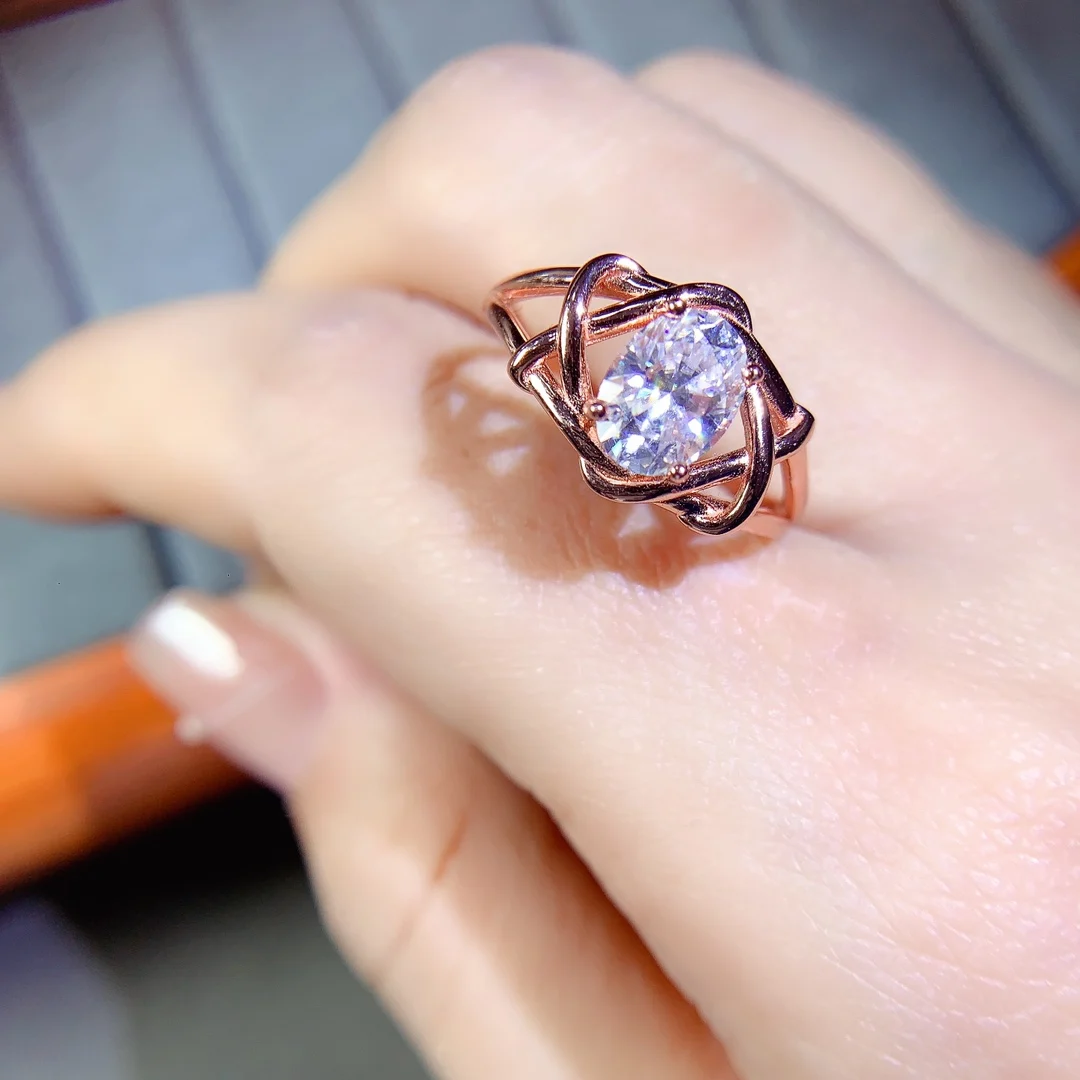 

Женское кольцо из серебра 925 пробы с натуральным драгоценным камнем