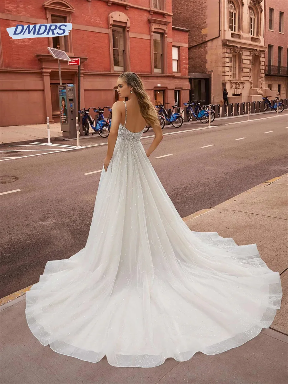 Рисунок 2 - Женское платье с блестками It's yiiya