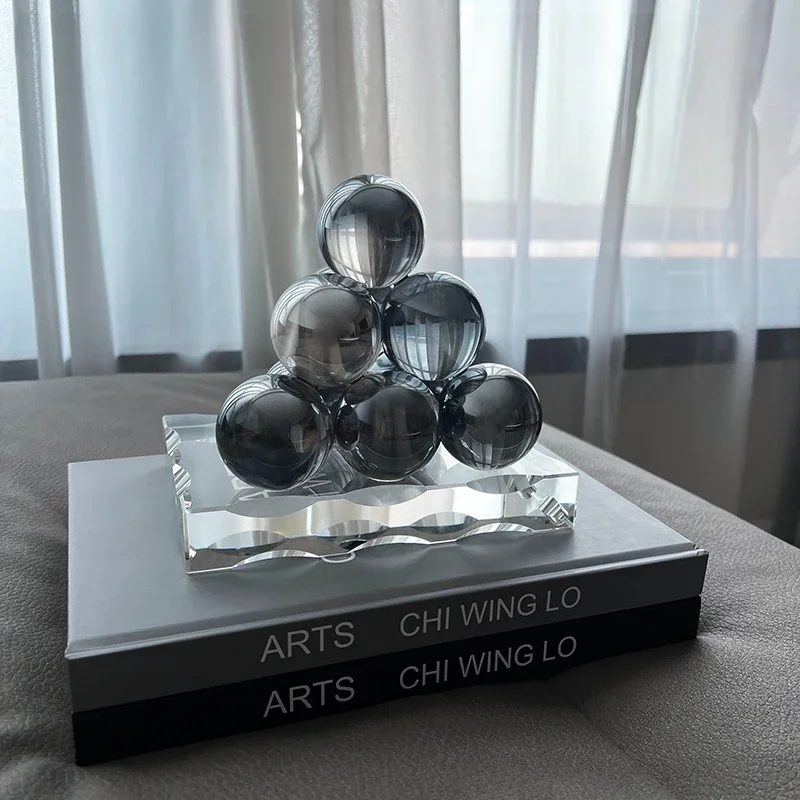 Простой современный светлый роскошный образец гостиной хрустальная пирамида