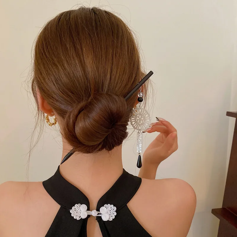 

Chinese Style Hollow Fan Tassel Hairpin National Fashion Temperament Curly Hair Personality Creative Accessories