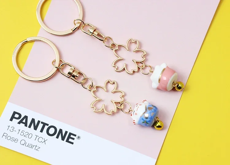 2025 милый керамический брелок Maneki Neko Lucky Cat Fortune Sakura для ключей автомобильная сумка