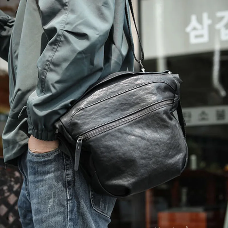 

AETOO Original men's bag one shoulder oblique span backpack niche designer wind senior sense commuting tide men's portable real