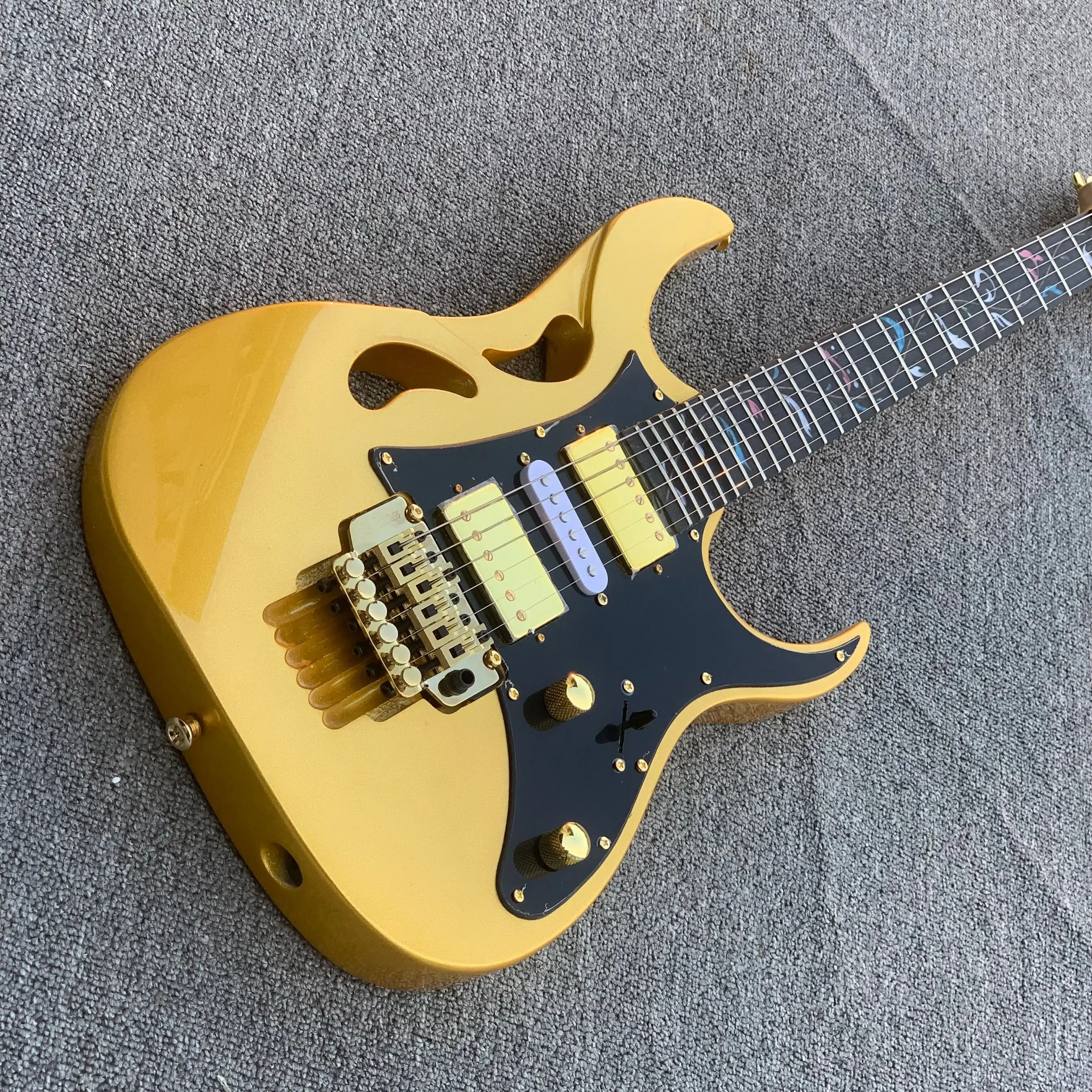 

7VV Steve Vai Panther Gold Electric Guitar Abalone Blossom Inlay Floyd Rose Tremolo Lions Claw Black Pickguard Gold Hardware