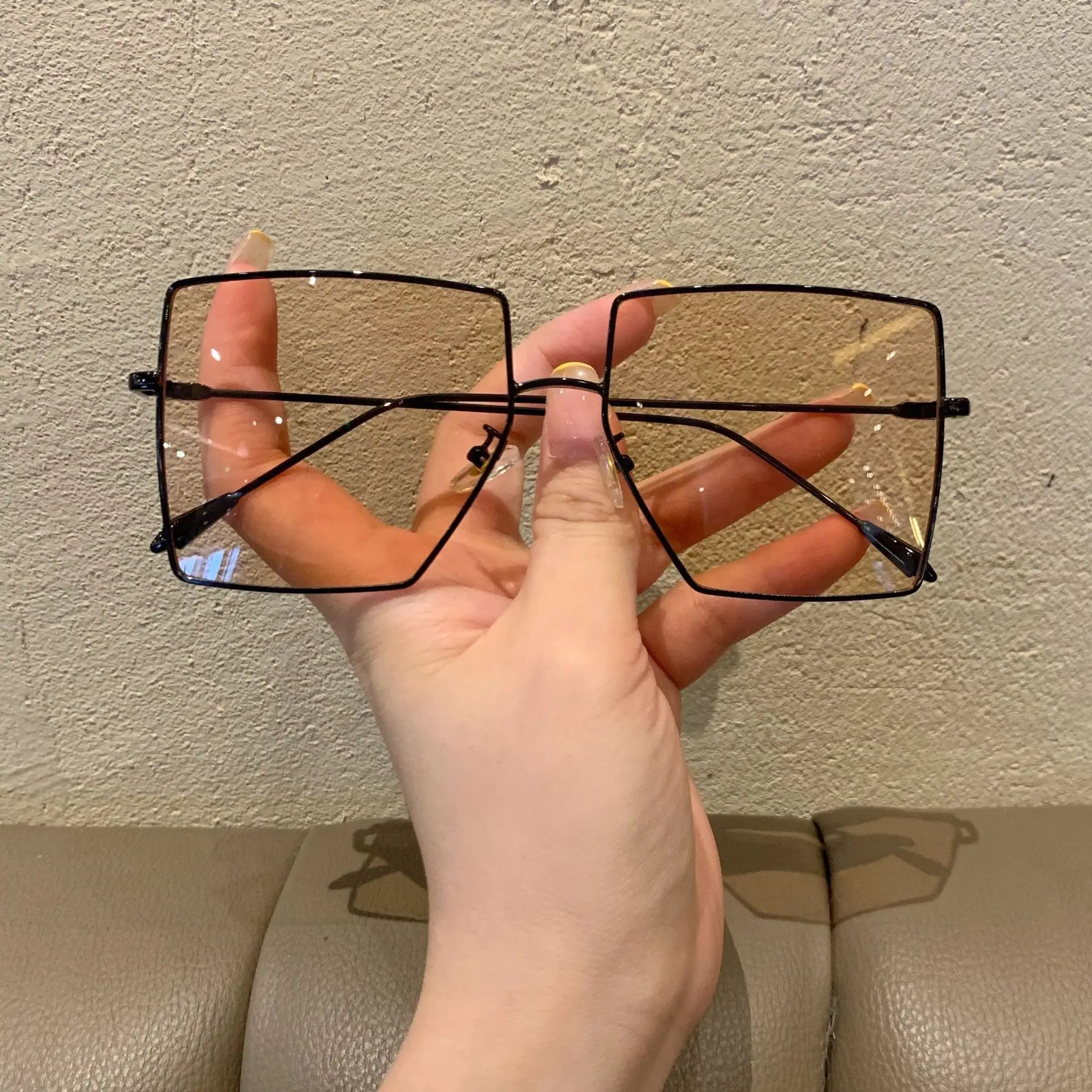 

Metal Square Oversized Sunglasses Women Vintage Luxury Sun Glasses For Female Big Frame Gradient Eyeglasses UV400 Oculos De Sol